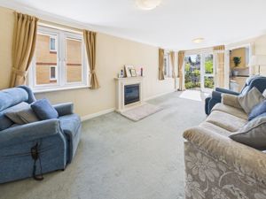 LIVING ROOM- click for photo gallery